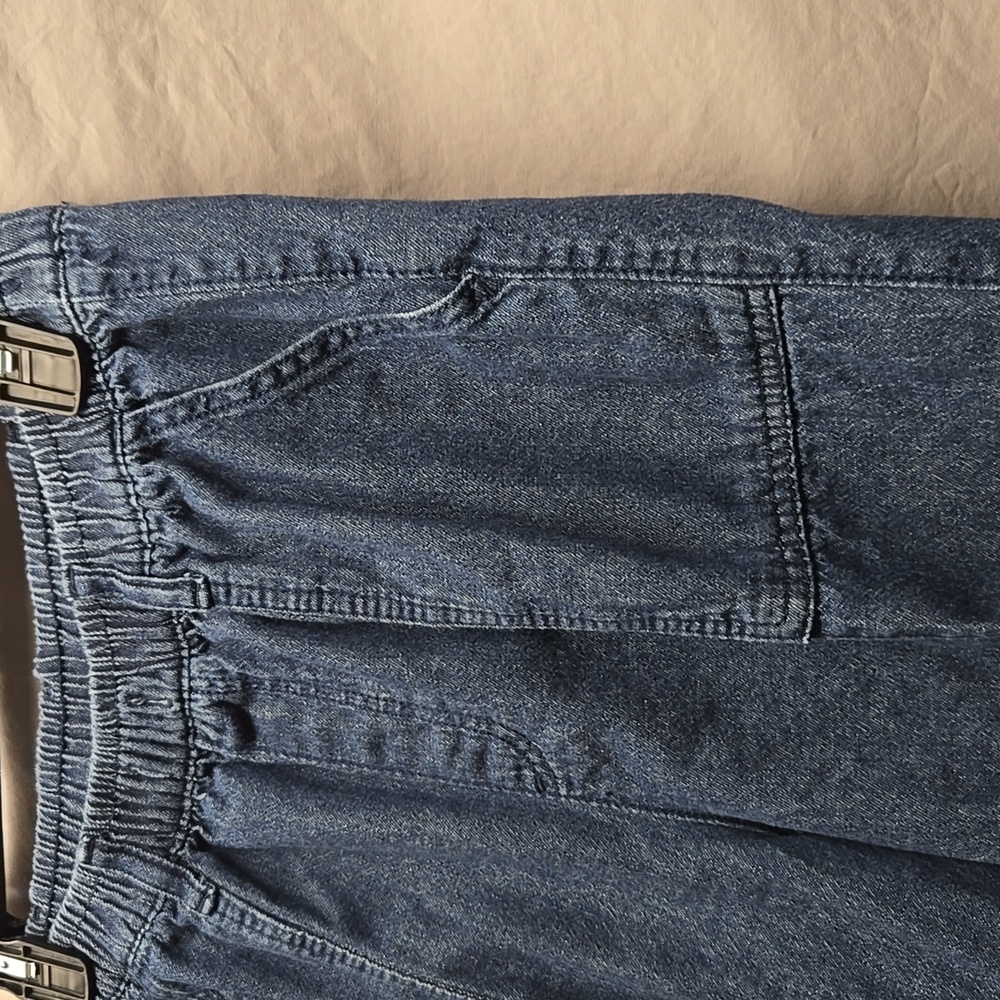 Karen Scott pull on dark rinse capris - Picture 2 of 4